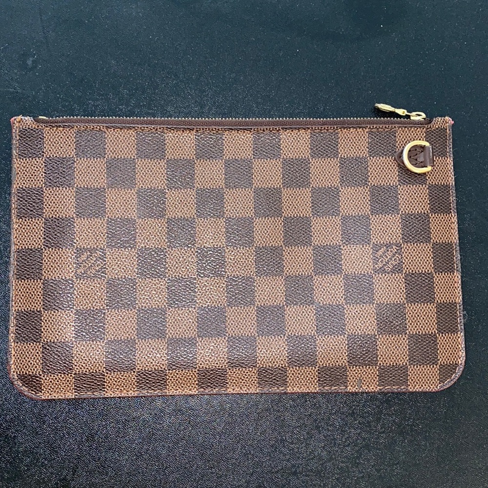 Louis Vuitton Neverfull pochette